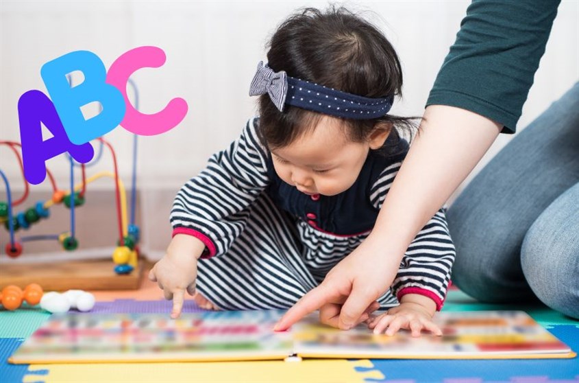 Cùng bé đọc sách để phát triển vốn từ ở bé Dạy bé 4 tháng thông minh