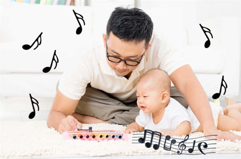 Phát triển thính giác cho trẻ 4 tháng Dạy bé 4 tháng tuổi thông minh