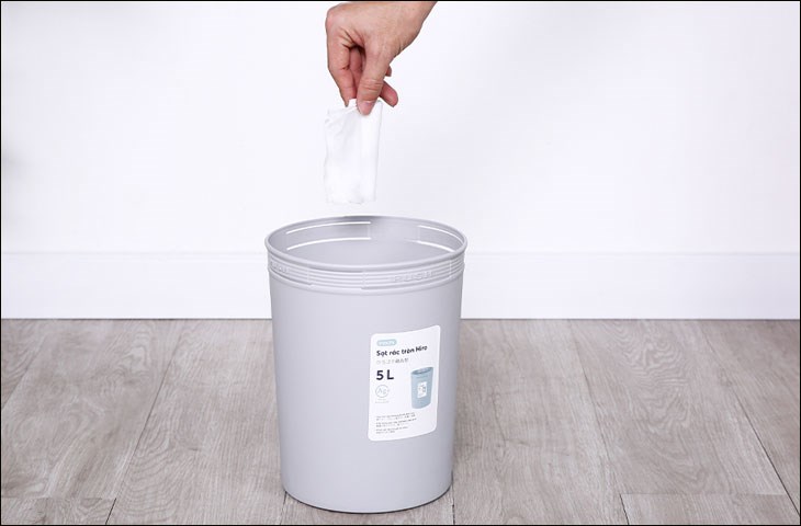 Thùng rác văn phòng có kích thước nhỏ gọn, phù hợp với nhiều không gian làm việc