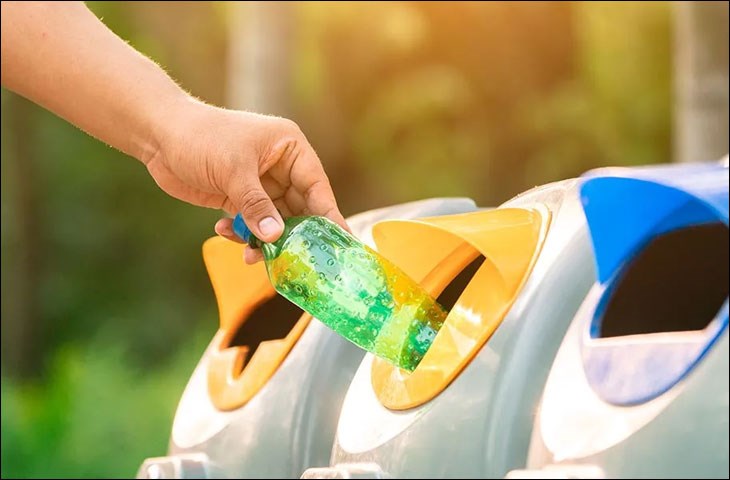 Bỏ rác vào thùng rác là góp phần bảo vệ môi trường