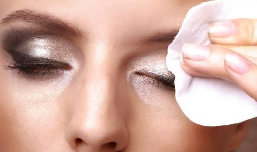 Tẩy trang chưa thể tẩy sạch hoàn toàn được những mỹ phẩm có dạng lì và chống nước