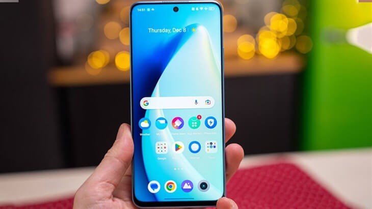 Realme 10 Pro sở hữu màn hình đục lỗ Full HD+ có kích thước 7.2 inch mang đến cho bạn tầm nhìn rộng