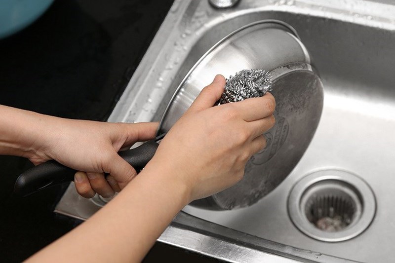 Gói 2 miếng chùi nồi inox 3M Scotch Brite giúp cọ sạch xoong, nồi bẩn một cách nhanh chóng
