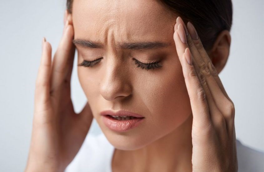 Đau đầu sau khi ăn kem là do cảm lạnh kích thích mạnh vùng mũi họng