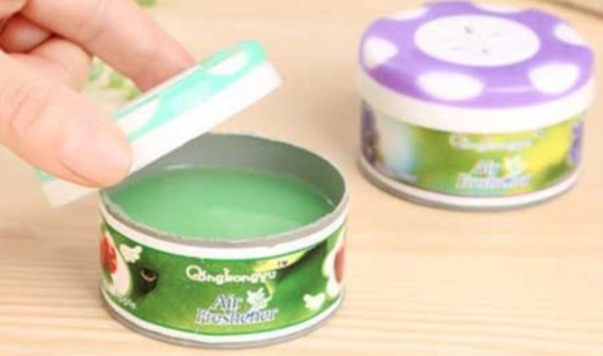 Chỉ mở và đóng nắp sáp thơm khi cần khử mùi