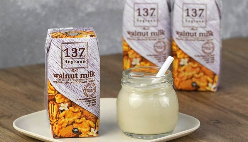 Lốc 3 hộp sữa đậu nành hạt óc chó truyền thống 137 Degrees 180 ml