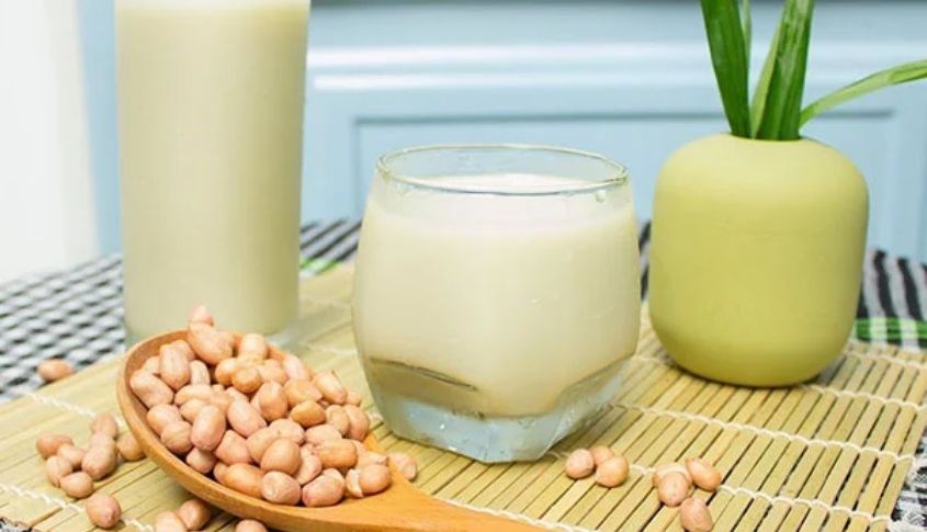 Sữa đậu phộng cung cấp nguồn chất béo tốt, giúp giảm cân, giữ dáng