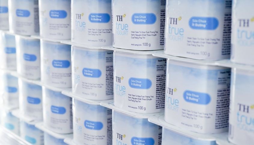 Lốc 4 hộp sữa chua ít đường TH true YOGURT 100g