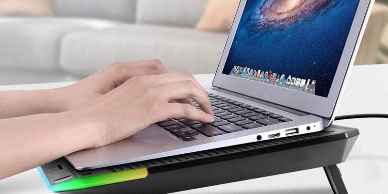 Giá đỡ laptop trên thị trường vô cùng đa dạng thiết kế, mẫu mã
