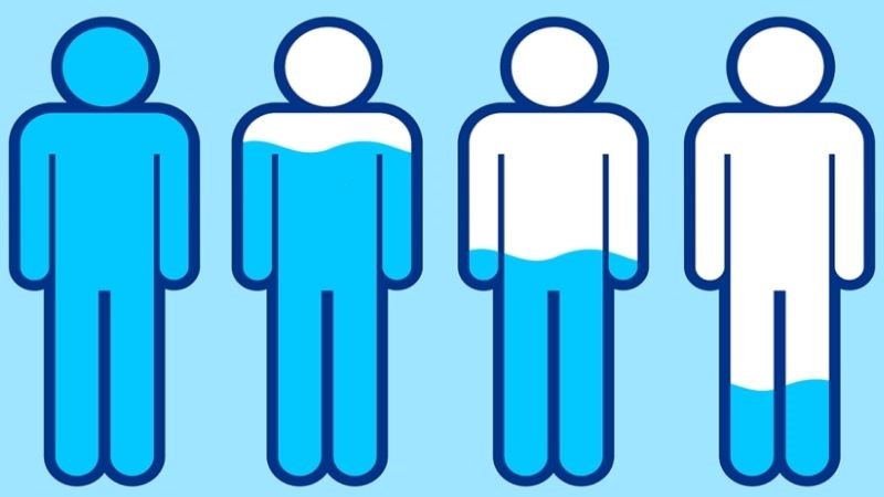 Sốt siêu vi kéo dài có thể kèm theo dấu hiệu nặng như mất nước