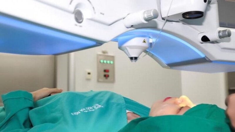 Vi phẫu giúp làm giảm áp lực nội nhãn ở bệnh nhân tăng nhãn áp