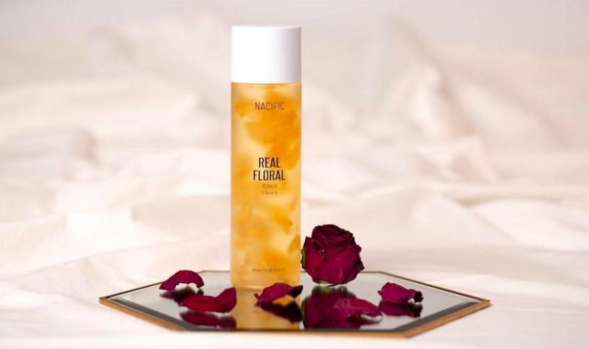 Toner làm dịu da Nacific Real Floral Calendula chiết xuất Hoa Cúc 180 ml