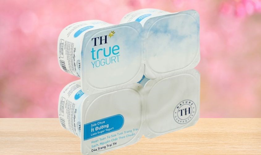 Lốc 4 hộp sữa chua ít đường TH true YOGURT 100g (từ 1 tuổi)