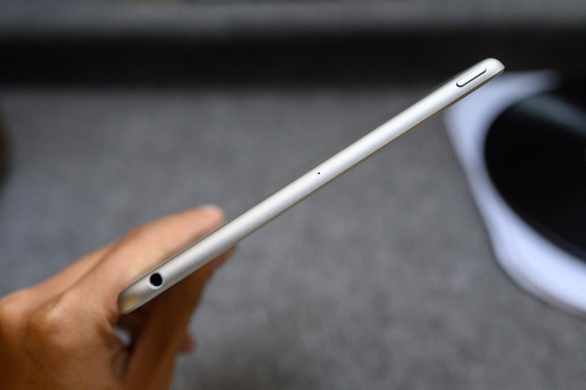 iPad Mini 5 giữ nguyên các cổng kết nối như Lightning, jack cắm tai nghe 3.5mm,...