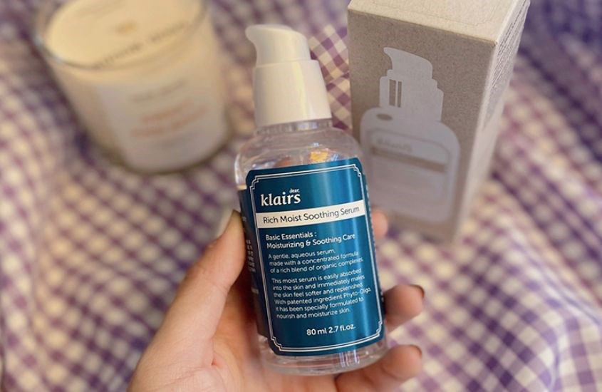Klairs Rich Moist Soothing Serum trên thị trường dao động khoảng hơn 300.000 VNĐ /1 hộp 80ml