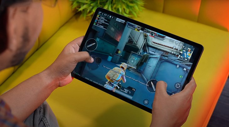 Galaxy Tab S7 FE có khả năng chiến các tựa game nặng trên màn hình rộng