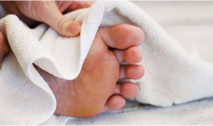 Lau chân sạch sẽ