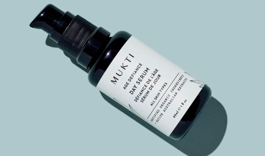 Mukti Age Defiance Eye Serum giúp giảm độ sâu và độ dài của nếp nhăn