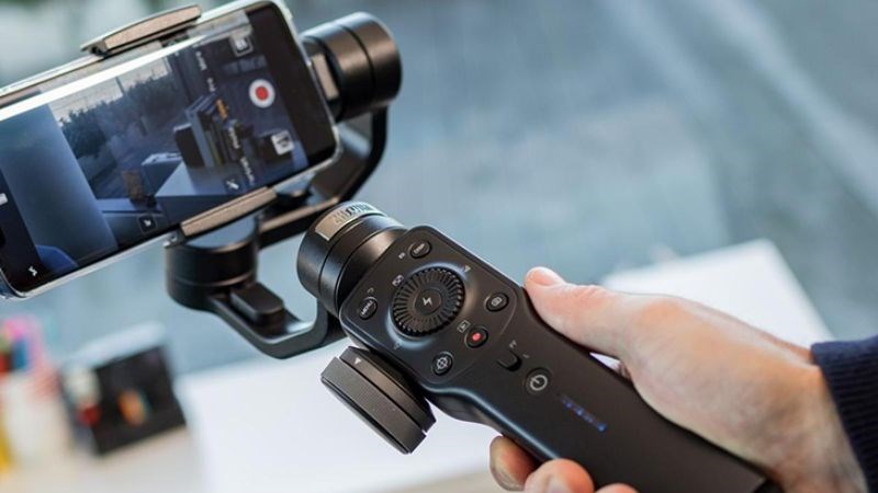 Nên tìm mua những gimbal có dung lượng pin lớn để việc ghi hình không bị gián đoạn