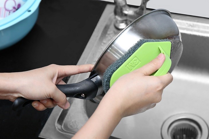 Bàn chải cước chà sàn Scotch-Brite 5300 có đầu chà bằng sợi cước, cho hiệu quả làm sạch cao