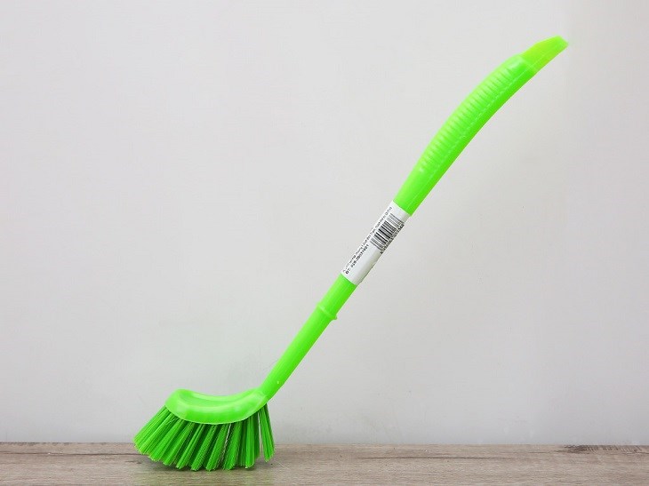 Bạn nên chọn mua bàn chải có chất liệu sợi cước bền chắc