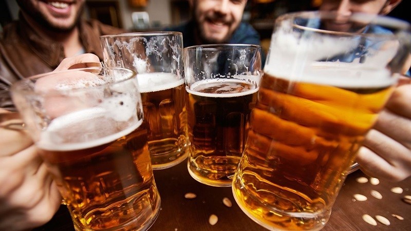 Uống rượu bia chậm rãi sẽ giúp cơ thể có thời gian hấp thu và đào thải lượng ethanol