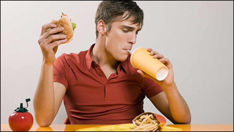 Thực phẩm gây đầy bụng khó tiêu: Nước ngọt có ga, sữa, đậu, thức ăn nhiều dầu mỡ,...