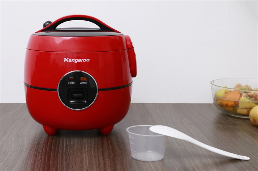 Nồi cơm nắp gài Kangaroo 1.2 lít KG822 được tích hợp nhiều chương trình nấu, góp phần làm phong phú cho thực đơn của gia đình bạn