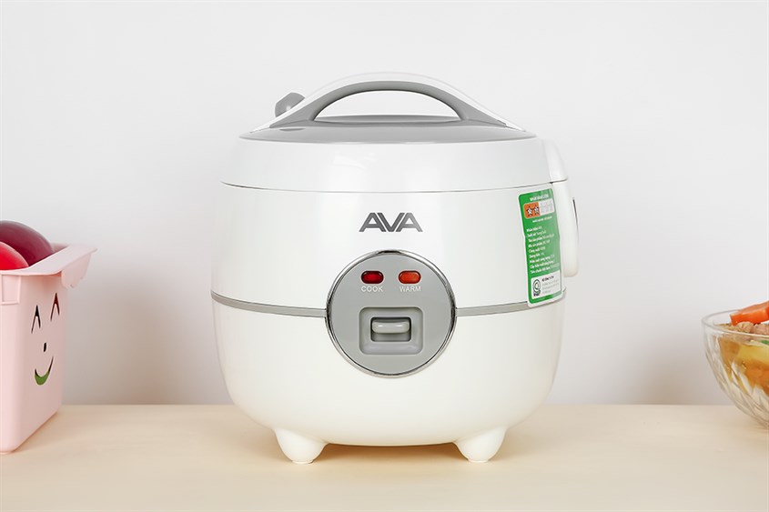 Nồi cơm nắp gài AVA 1 lít JRC-100P có thiết kế gọn nhẹ nhưng không kém phần tinh tế