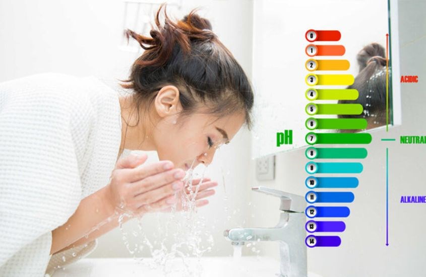 Với nồng độ pH=9, giúp loại bỏ hoàn toàn các vấn đề bụi bẩn và bã nhờn gây bít tắc trên da