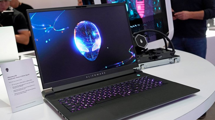 Dell trưng bày laptop Alienware M18 sự kiện CES 2023 với vẻ ngoài quyền lực, màn hình cực đại