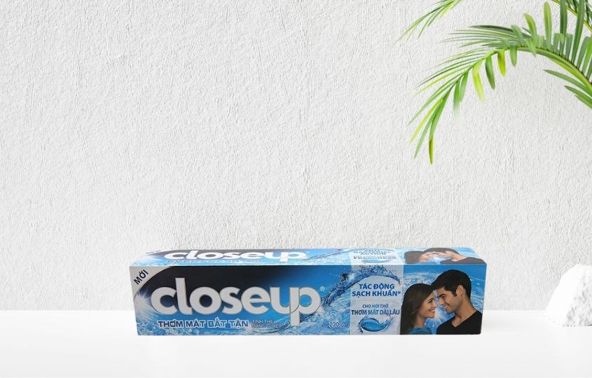 Kem đánh răng Closeup tinh thể băng tuyết