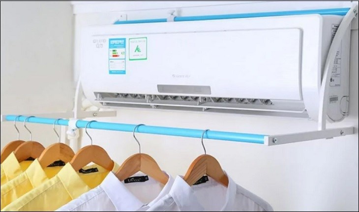 You can dry clothes in an air-conditioned room with a dehumidifying function to help clothes dry faster