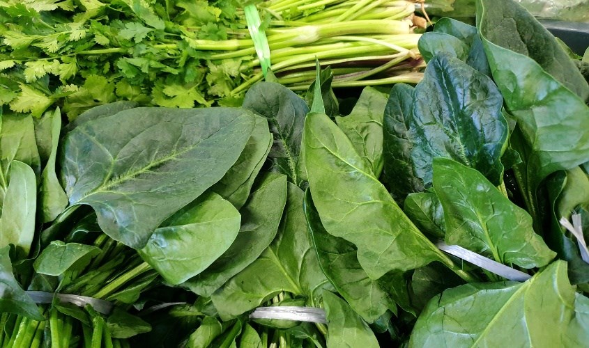 Ăn nhiều rau lá xanh trong kỳ kinh nguyệt