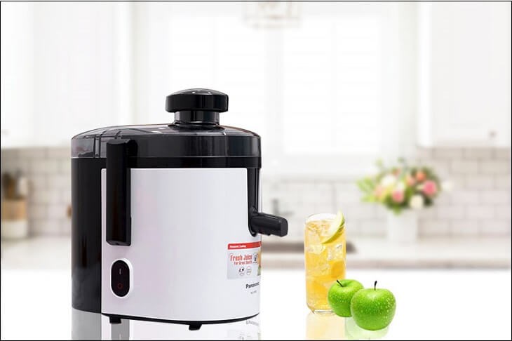 Máy ép hoa quả Panasonic MJ-H100WRA có công suất 220W, cho khả năng ép nhanh chóng