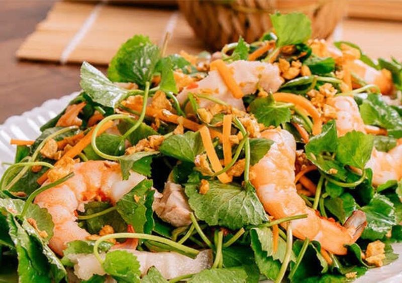 Các mẹ có thể đưa món gỏi tôm thịt vào thực đơn của mình