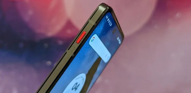 Lenovo ThinkPhone sở hữu khung viền nhôm có trọng lượng nhẹ, chịu lực tốt