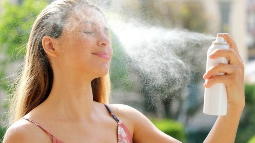 Xịt khoáng Vichy giúp cấp ẩm, bổ sung nước và làm dịu da nhanh chóng