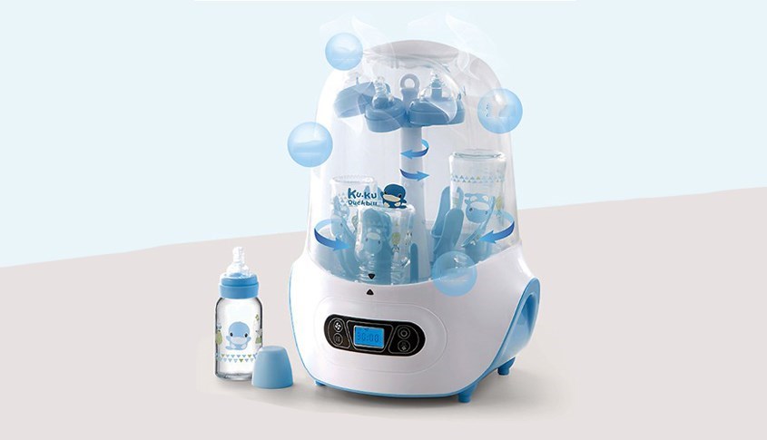 Dùng máy tiệt trùng và sấy khô bình sữa KuKu KU9024 để vệ sinh núm ti