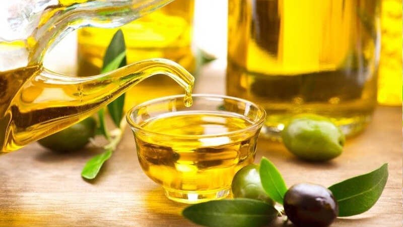 Dầu olive ngày càng phổ biến trong bữa ăn gia đình
