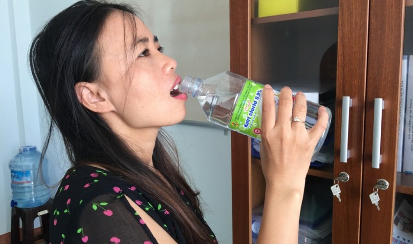 Hướng dẫn súc miệng bằng nước muối 