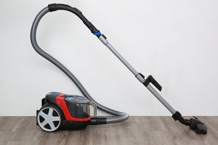 Máy hút bụi Philips được trang bị điều khiển trên tay cầm cho phép người dùng điều chỉnh chế độ linh hoạt theo nhu cầu sử dụng
