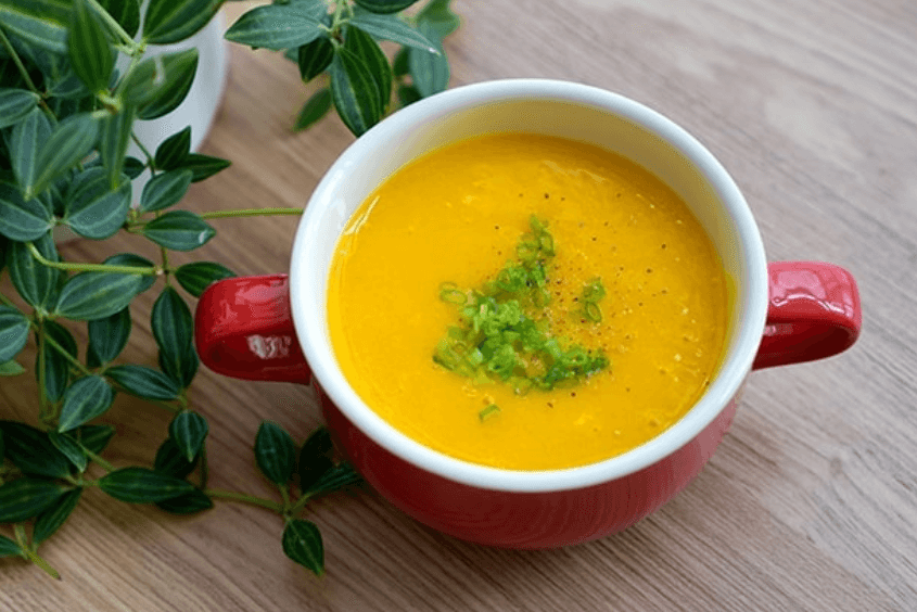 Cháo thịt bò cà rốt là món ăn nên có trong thực đơn cho bé 1 tuổi biếng ăn