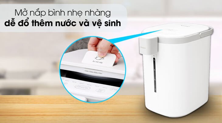 Bình thủy điện Kangaroo sở hữu nút mở nắp nhẹ nhàng giúp người dùng tiện đổ thêm nước và vệ sinh bên trong bình