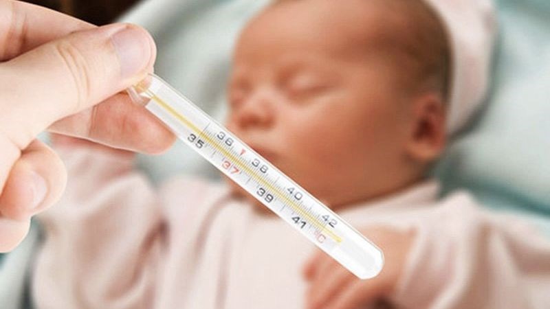 Trẻ sơ sinh dễ bị sốt do sức đề kháng yếu