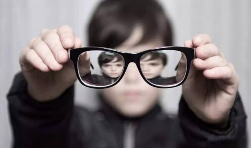 Trẻ bị cận thị có nên đeo kính và đeo như thế nào là đúng?