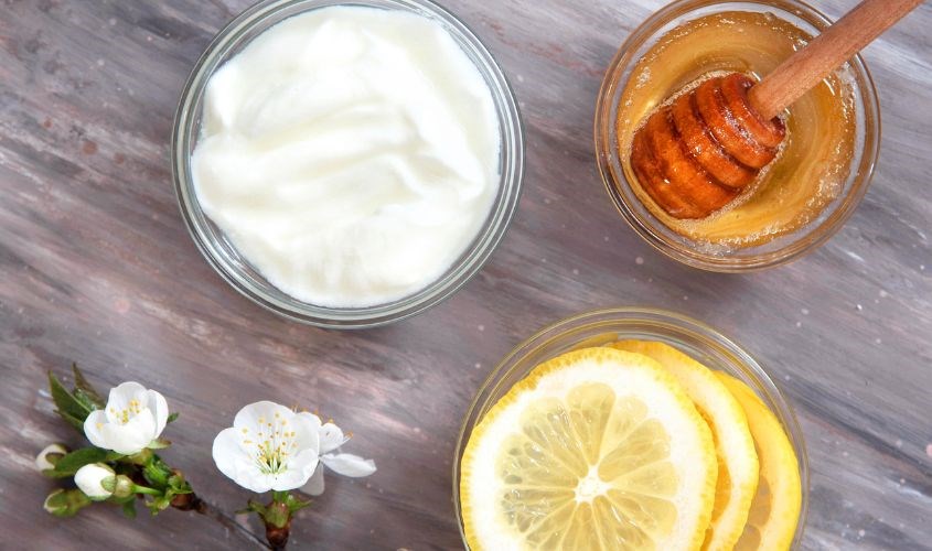 Sử dụng mặt nạ mật ong sữa chua hàng ngày để có được làn da sáng mịn