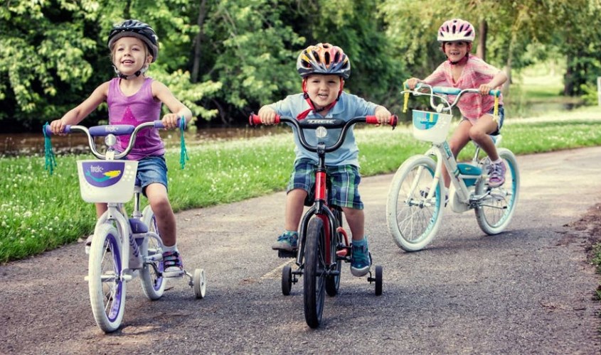 Đạp xe góp phần giúp bé có xương khớp chắc khỏe và vui vẻ hơn