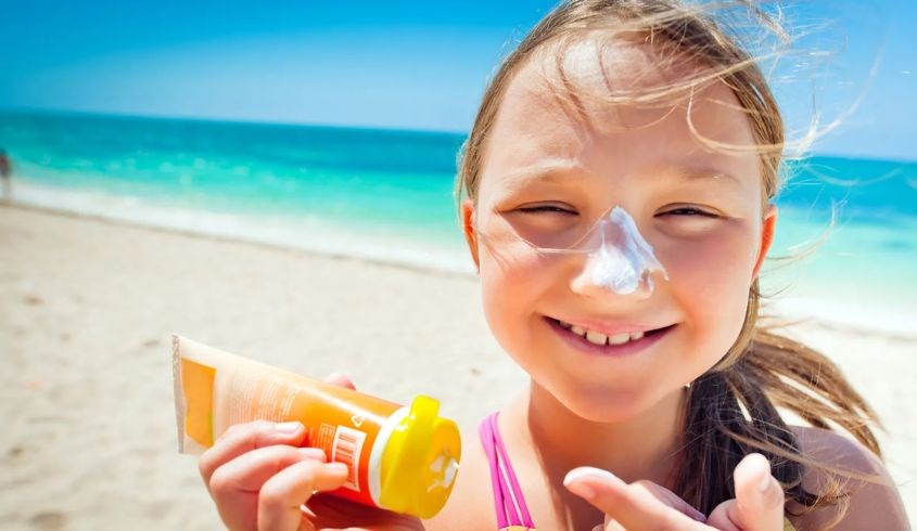 Có thể dùng 2 loại kem chống nắng cùng lúc cho 2 vùng da khác nhau