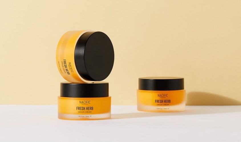 Kem dưỡng sáng và làm dịu da chiết xuất Hoa Cúc Nacific Fresh Herb Origin 50 mlf